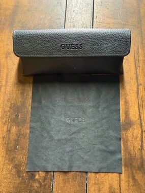 Guess Glasses Case with Dustcloth